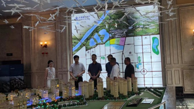 李建軍調研置業公司張掖濱河小鎮項目