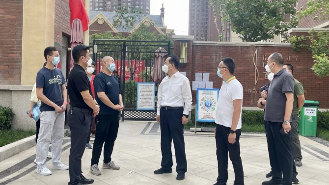成少平調研百酈灣疫情防控工作 看望慰問物業一線工作人員